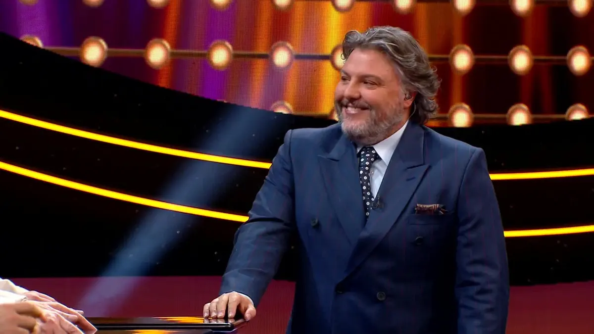 bg cover for Tudo em Família