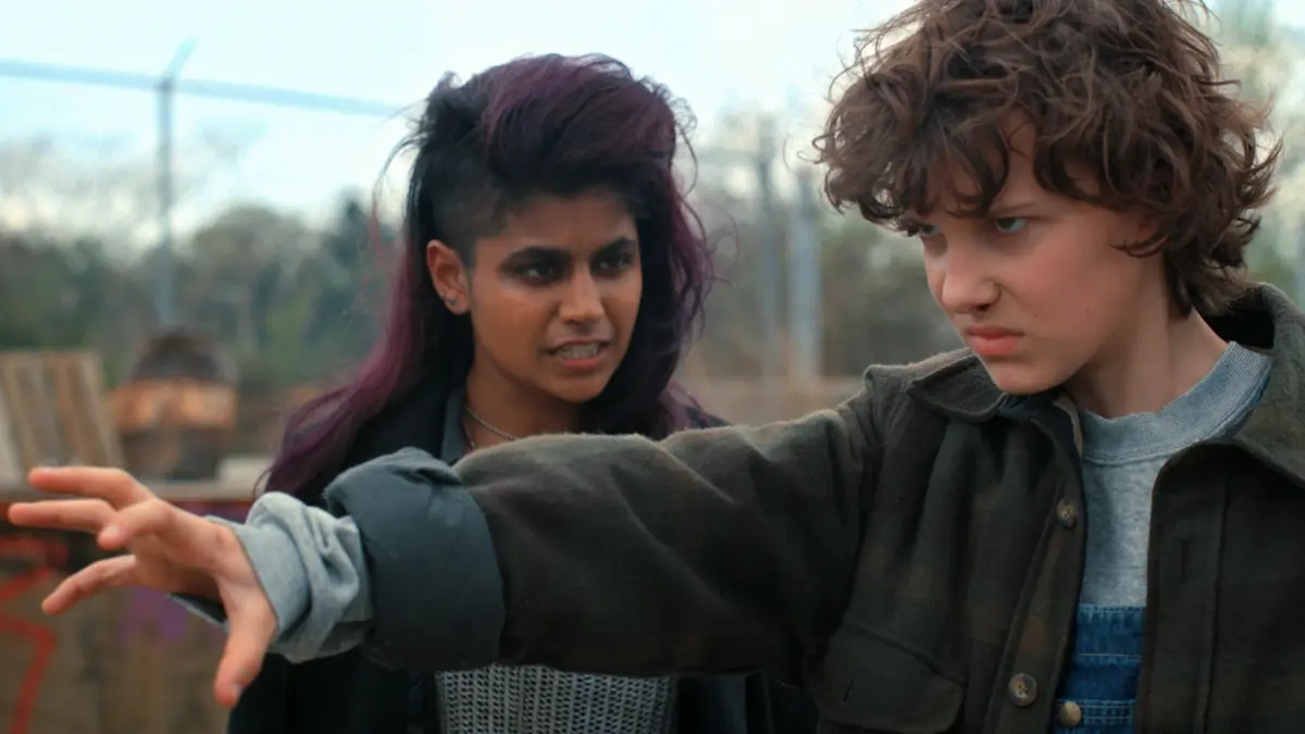 bg cover for Coisas Estranhas