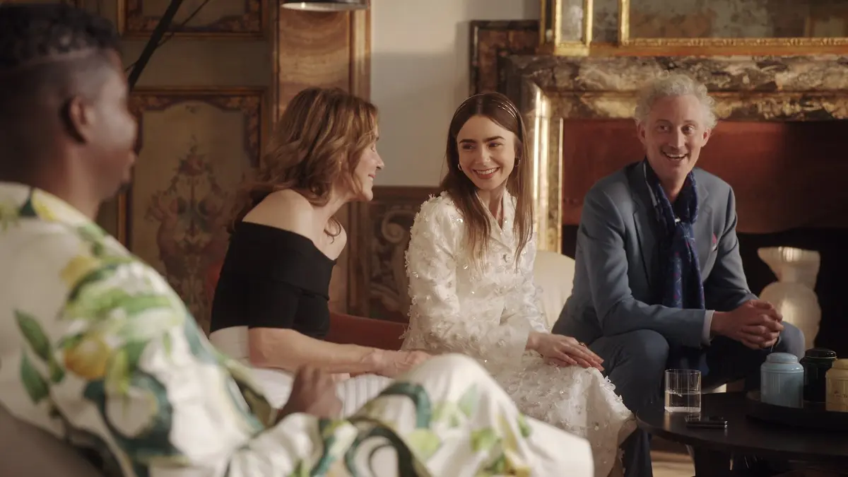 bg cover for Emily em Paris