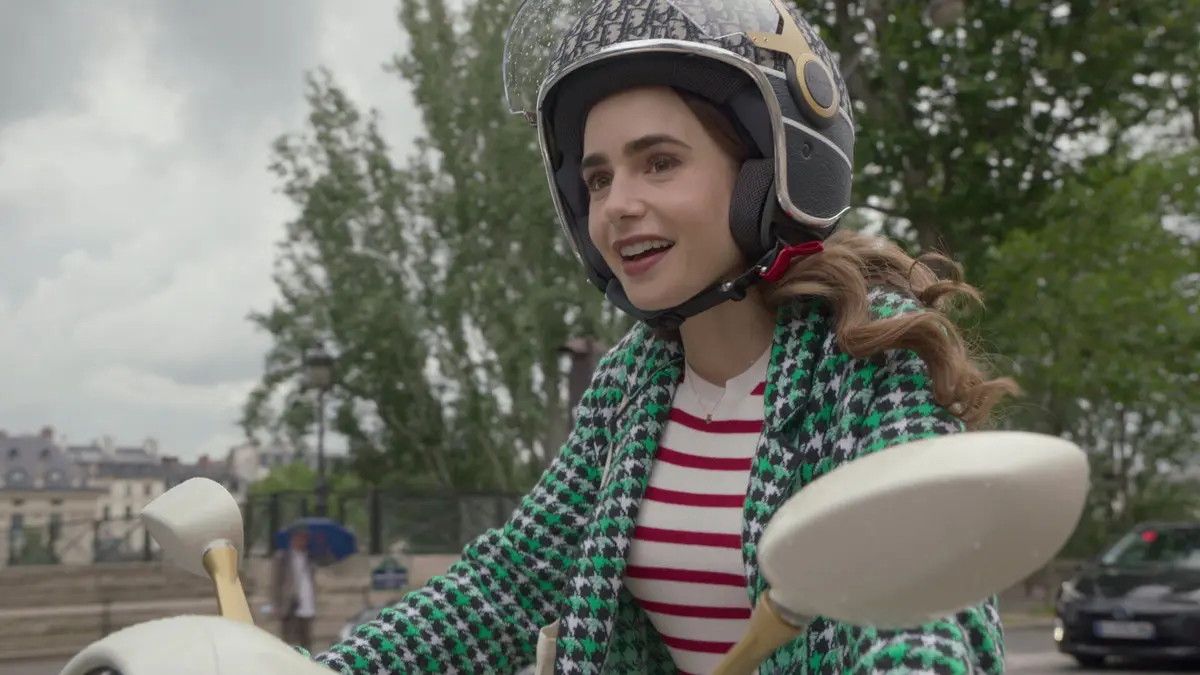 bg cover for Emily em Paris