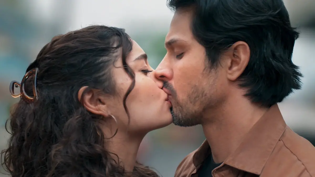 bg cover for Três Graças