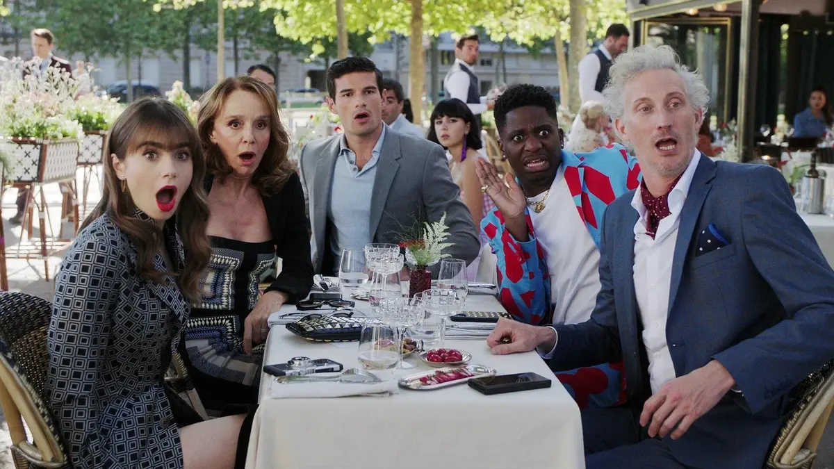 bg cover for Emily em Paris