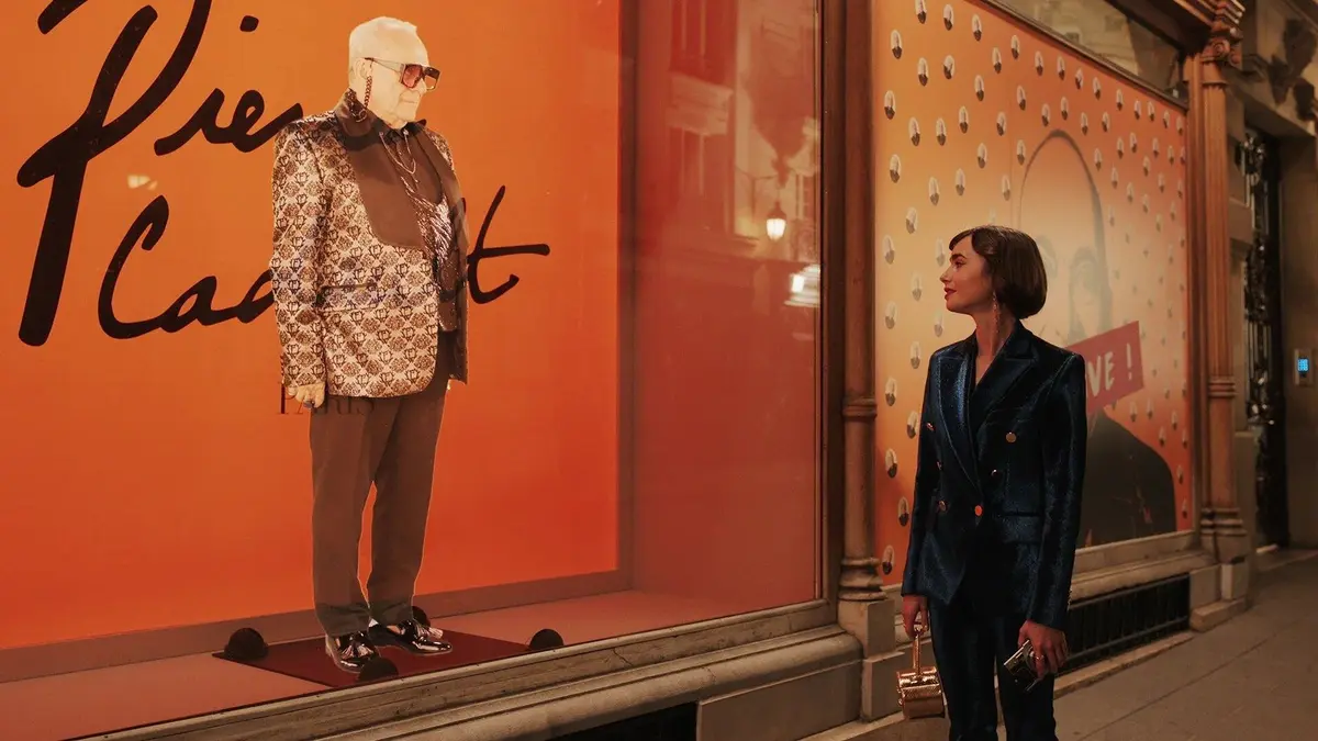 bg cover for Emily em Paris