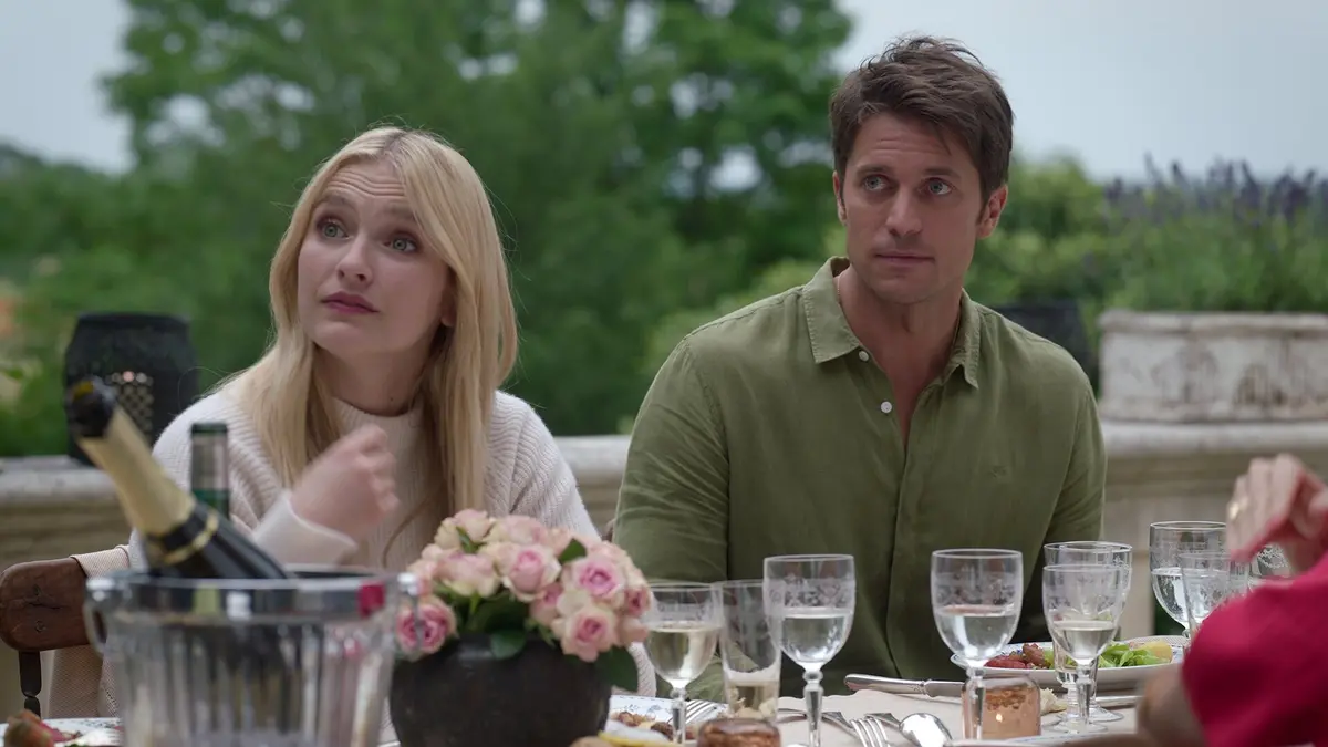 bg cover for Emily em Paris