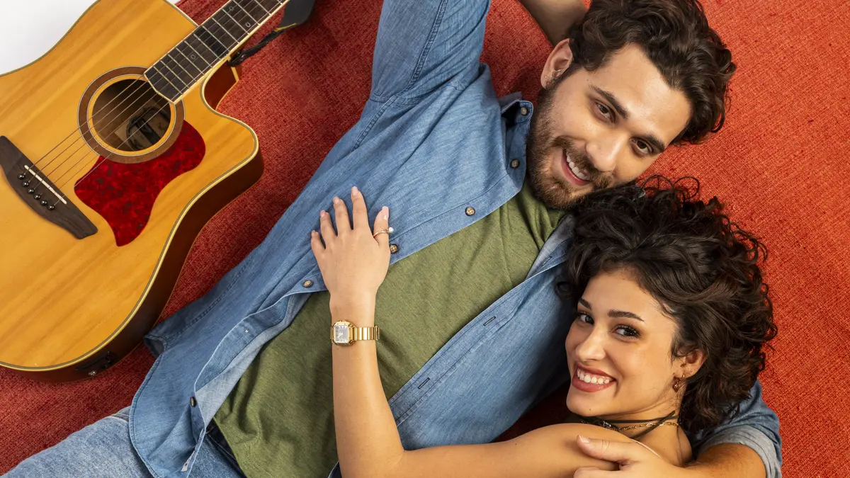 bg cover for Cinderela e o Segredo do Pobre Milionário